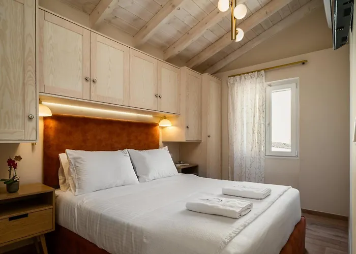 Navigator Luxury Town House